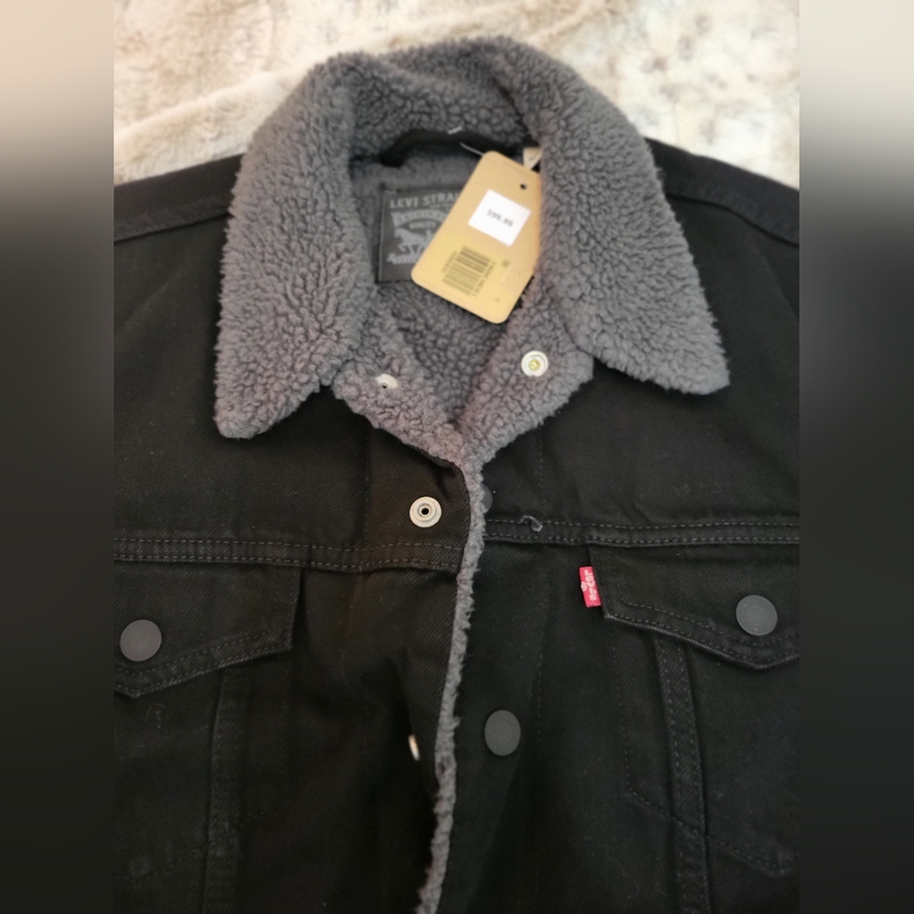 Levi's black denim jacket w gray sherpa lining NEW Women's S - Picture 2 of 4